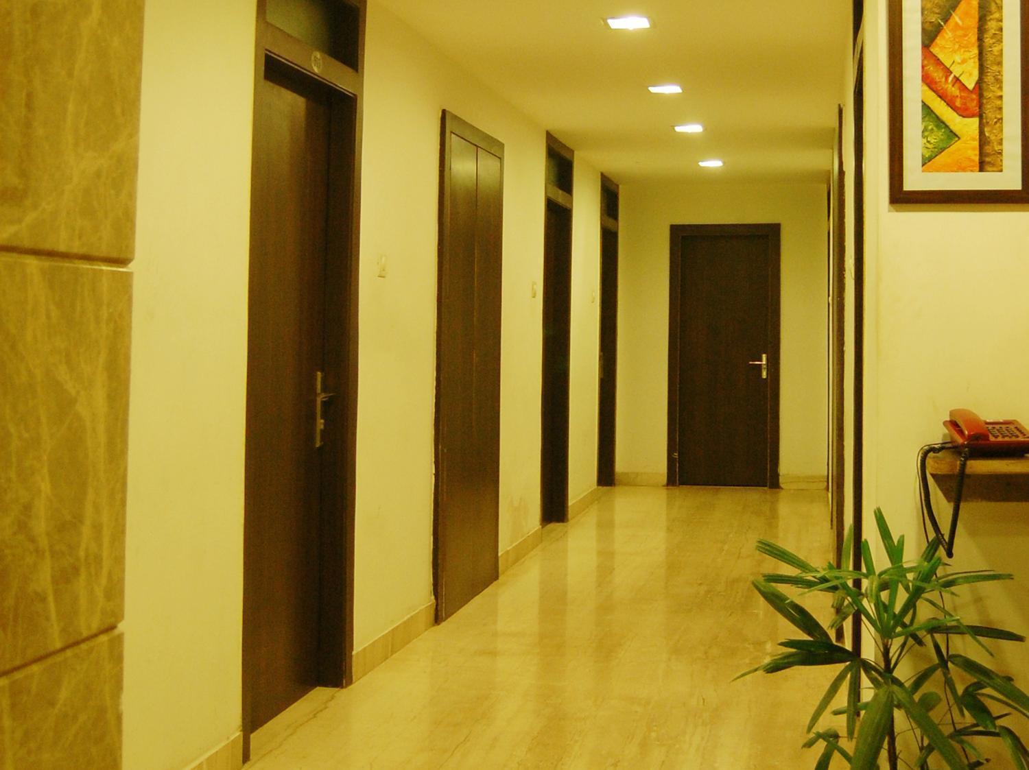 Hotel Crown Palace Allāhābād Junction エクステリア 写真